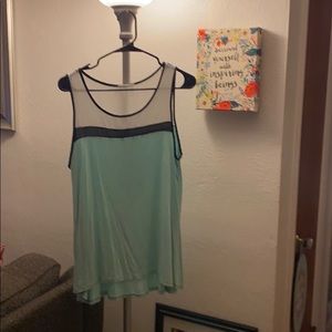 Women’s high low tank top